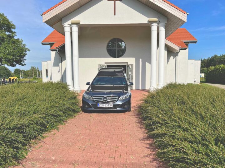 Karawan Zakładu Pogrzebowego Mementum z Leszna